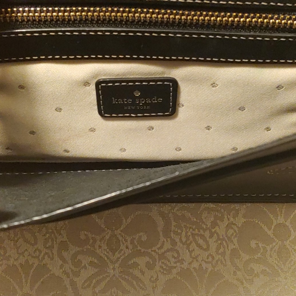 Kate Spade Leather Crossbody. - Picture 2 of 3